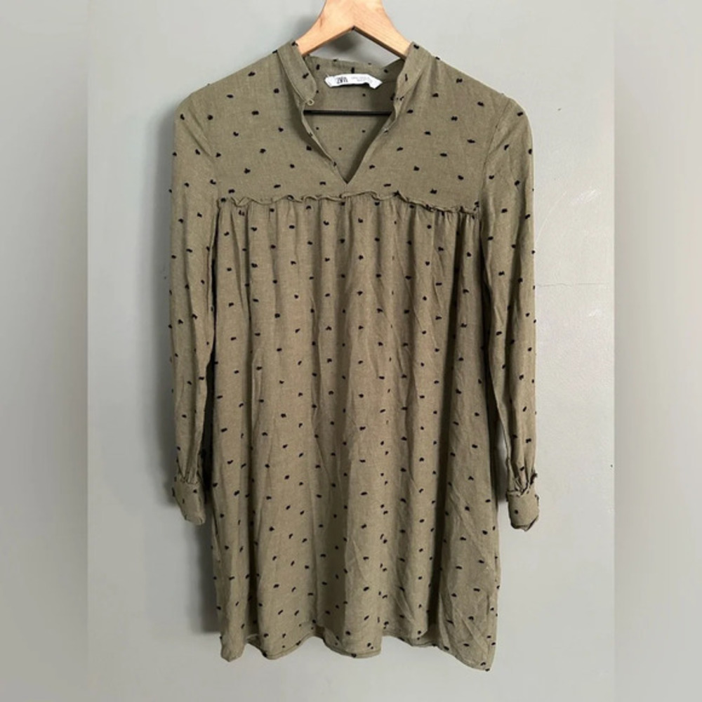 Zara A-line Shift Dress with Key hole front. Size XS‎